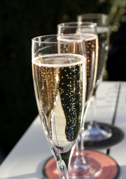 Sparkling Wine vs. Champagne: What's the Deal?